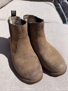UGG size 8 ladies Brown Chelsea Work slip on Boots